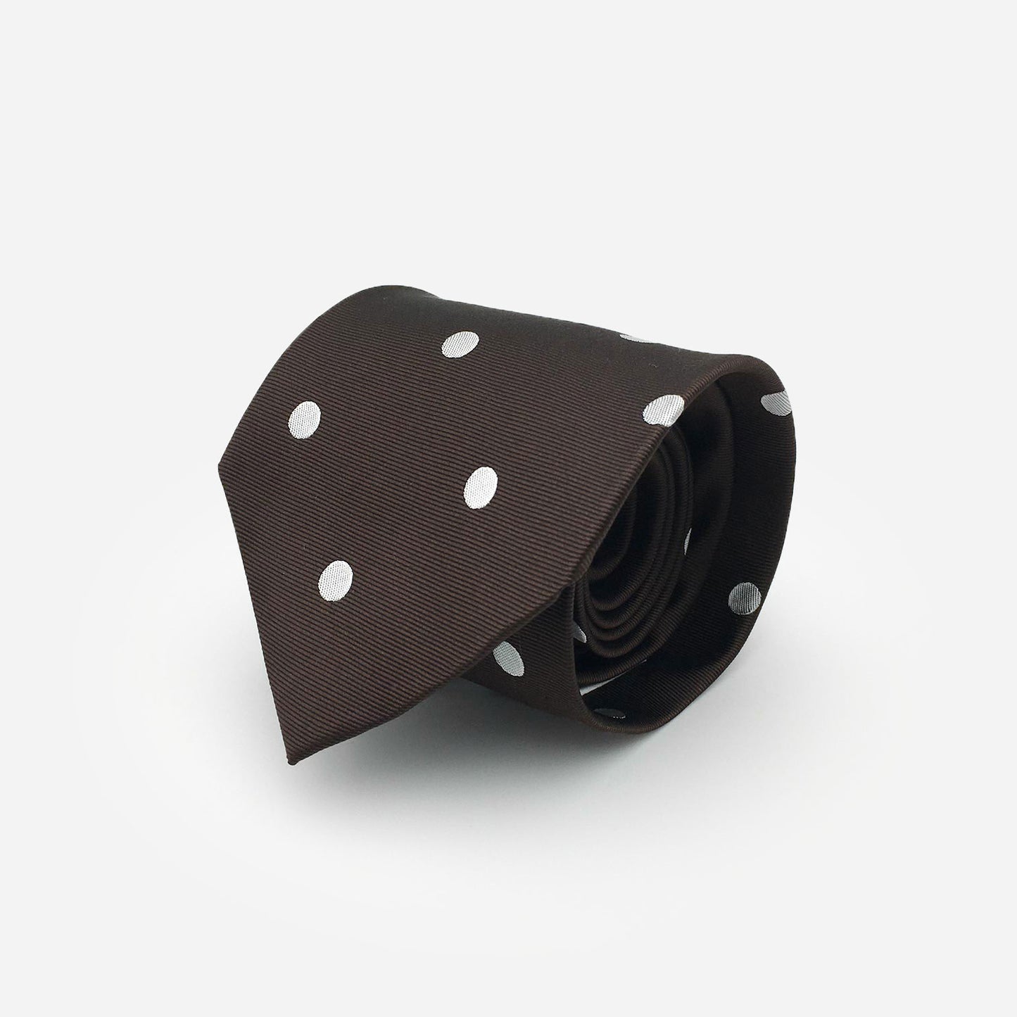 Cravate en soie à pois marron cigare